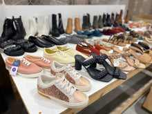 Cargar imagen en el visor de la galería, CALZADO - MUJER CALZADO TODA TEMPORADA - 50 PARES
