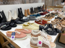 Cargar imagen en el visor de la galería, CALZADO - MUJER CALZADO TODA TEMPORADA - 50 PARES